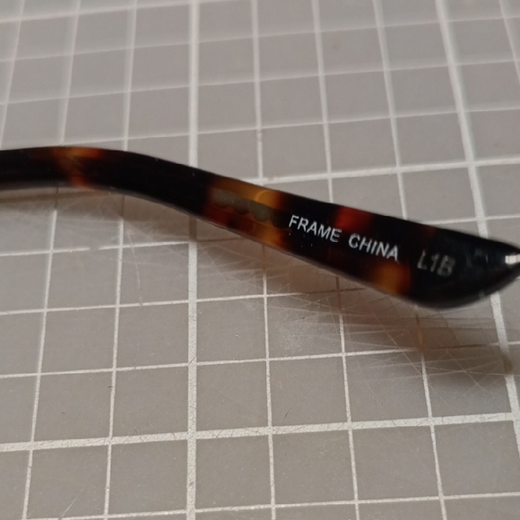 Tortoise Shell Round Glasses - Picture 6 of 9